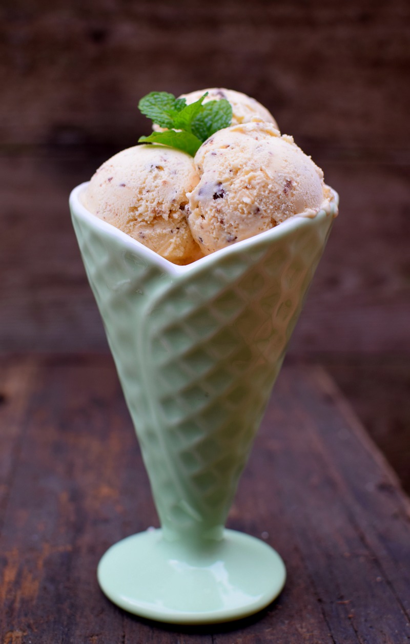 Mint ice cream with chilli and chocolate