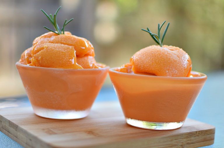 Persimmon sorbet in bowls
