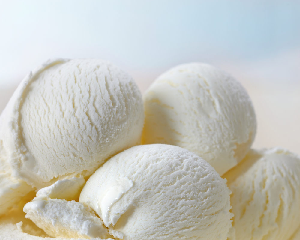 vanilla ice cream scoops