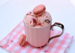 Strawberry ice ceam