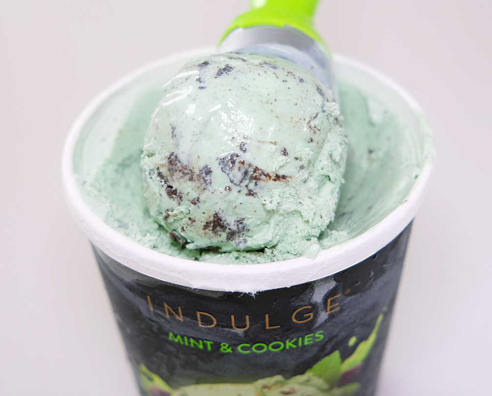 A scoop of Indulge Mint and Cookies Ice Cream.