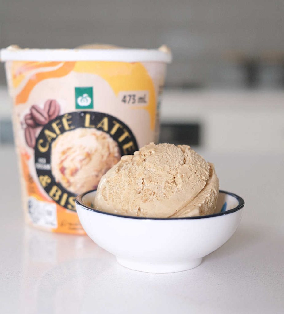 A bowl of Cafe Latte & Biscuits Ice Cream next to the 473ml tub.