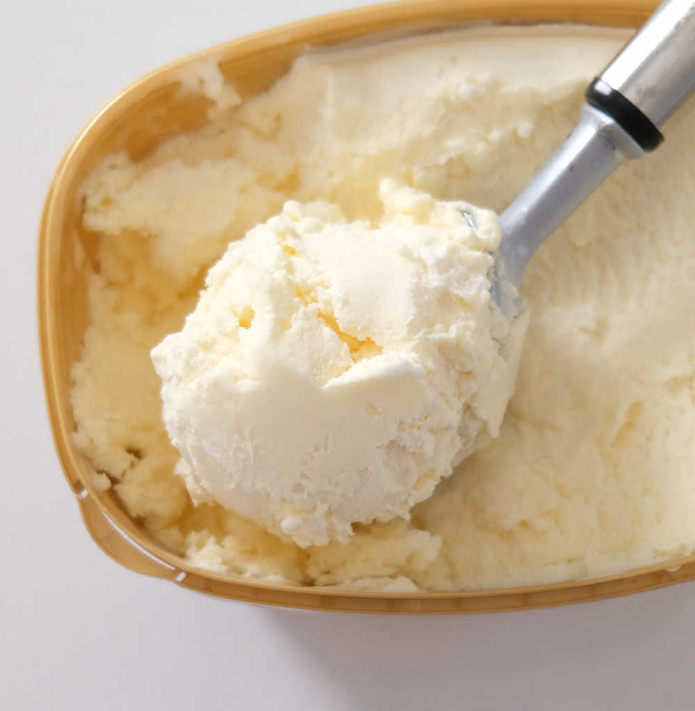 Bird's eye image of Peters Light & Creamy Classic Vanilla.