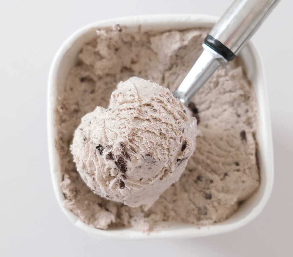 Bird's eye photo of a scoop of Oreo Ice Cream 1.2L resting on the pack.